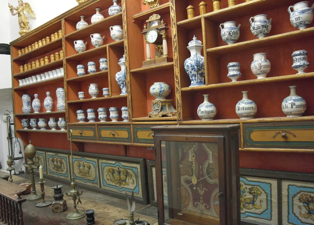 Monastère franciscain des Frères mineurs (Mala braća) et l'ancienne pharmacie, Dubrovnik